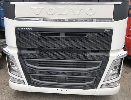 Frontplaat Volvo FH IV + VOLVO letters - AD4093