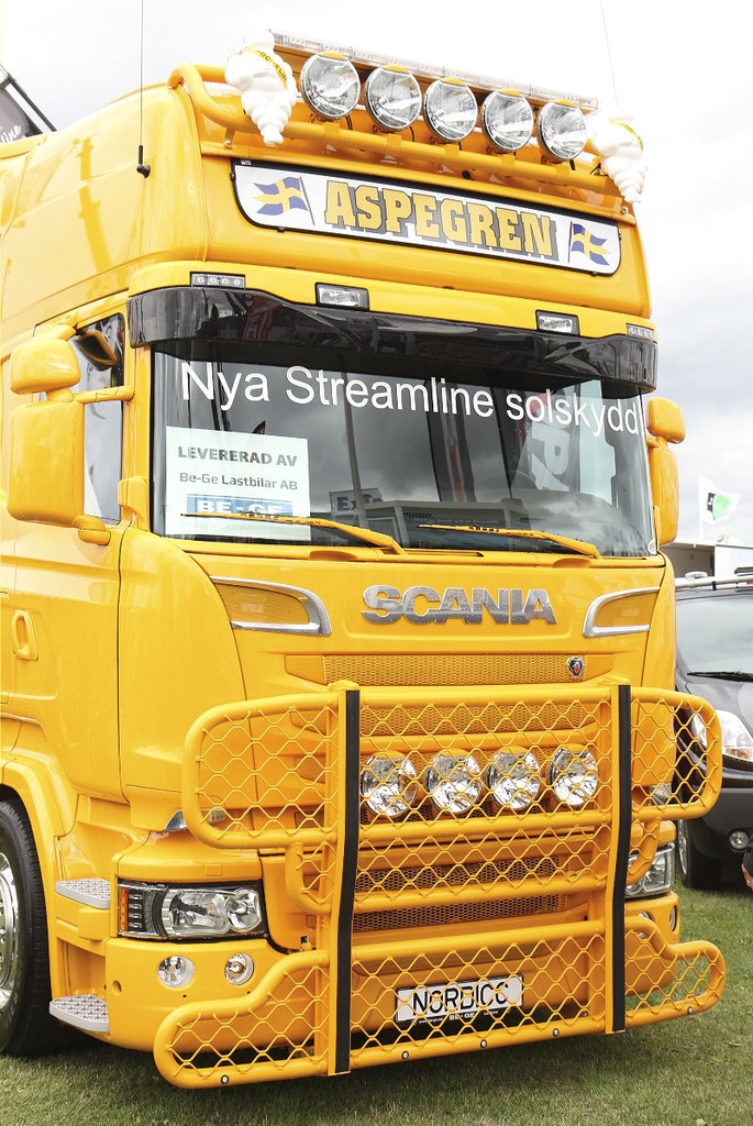 XL-Sunvisor Scania R STREAMLINE | UK Version with Cutouts for RHD Trucks