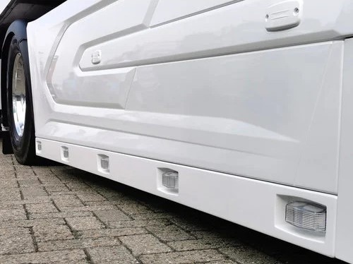 [2DFXFXGZV5DB] Sideskirt Extenders for DAF XF/XG/XG+ With 5 Double Burners Cutouts